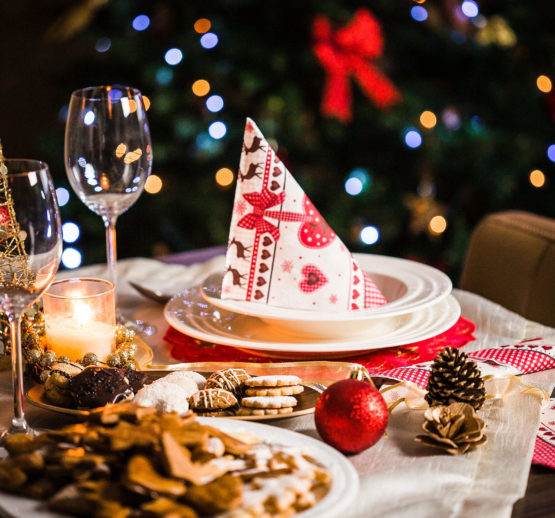 christmas-free-stock-photos-2210x1473-1-555x518